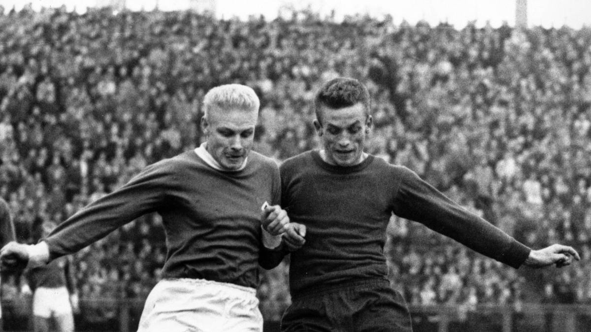 PLATZ 2 - 9 Tore, Hamburger SV - 1. FC Kaiserslautern (7:3), 1964: Zur Halbzeit führen die Norddeutschen nur mit 1:0, in der zweiten Hälfte fallen die Tore dann wie am Fließband. Allein Uwe Seeler netzt dreimal ein