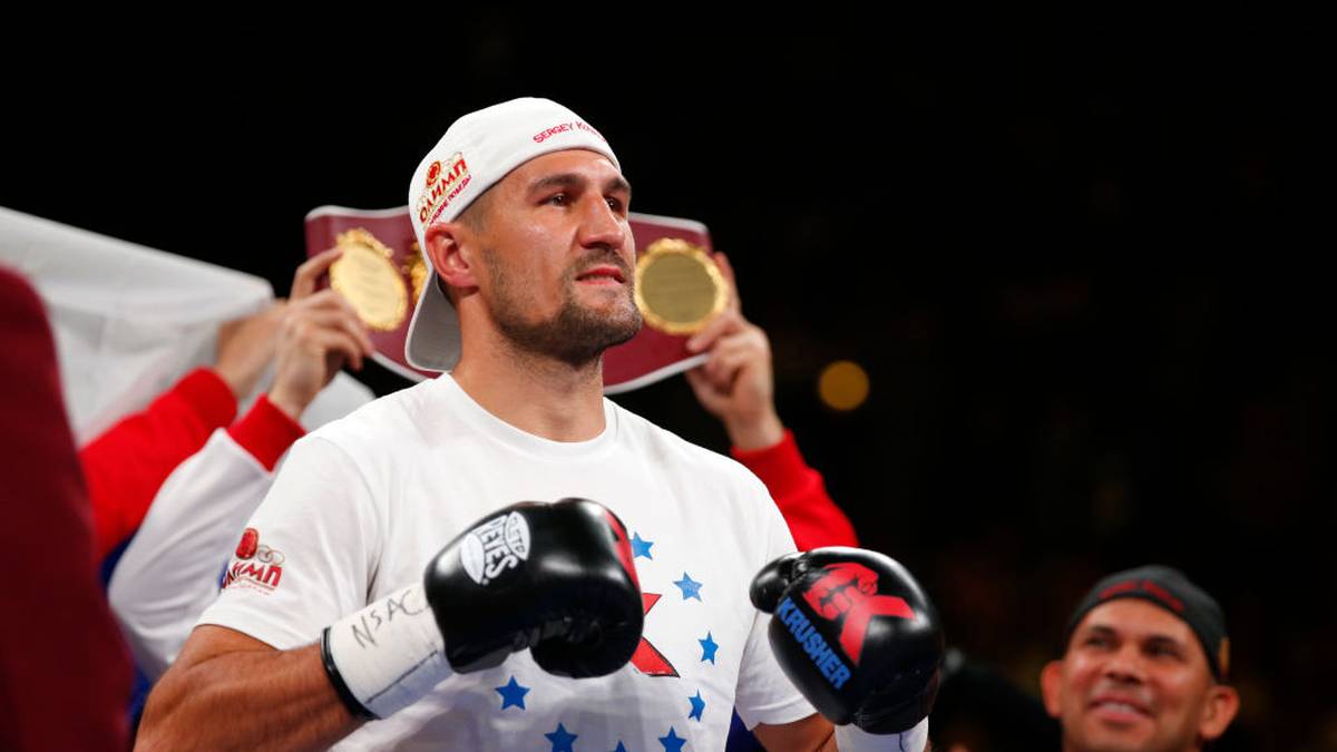 Kovalev versucht unterdessen seine Niederlage zu erklären: "Nach der sechsten Runde war ich müde. Mein letzter Kampf ist nicht lange her." Trotzdem gratuliert er seinem Kontrahenten. "Canelo ist ein großer Champion. Danke für den Kampf, Canelo. Ich habe großen Respekt vor ihm. Er hat Geschichte geschrieben"