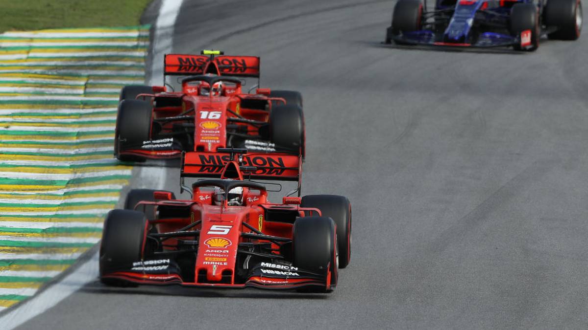 ITALIEN - Gazzetta dello Sport: "Rotes Harakiri! Vettel und Leclerc versenken sich gegenseitig. Man hätte damit rechnen können, dass früher oder später so etwas passieren würde. Es wäre jedoch nicht fair, Ferrari wegen der Umgangsweise mit seinen beiden Starpiloten zu tadeln.