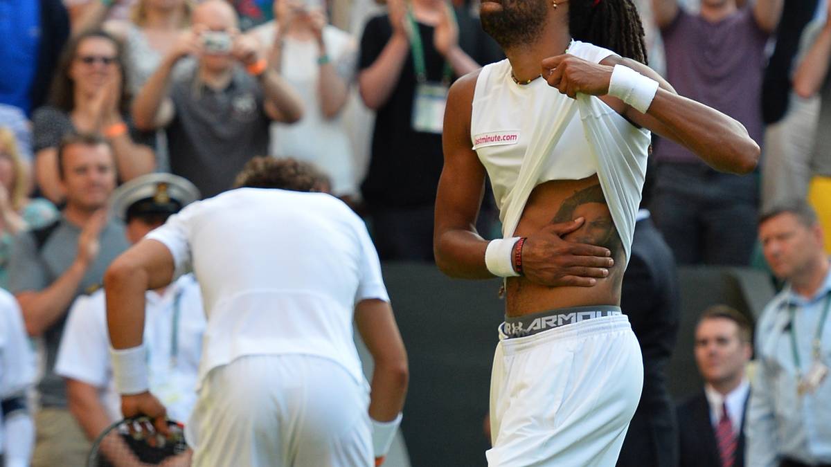 Dustin Brown ließ sich die Konterfeis seiner Eltern stechen. Die Ähnlichkeit zum Vater ist dabei nicht von der Hand zu weisen