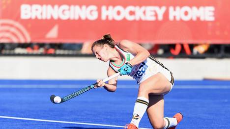 CHRISTCHURCH, NEW ZEALAND - FEBRUARY 15: Rebecca Grote of Germany passes the ball during the Women's FIH Field Hockey Pro League match between New Zealand v Germany on February 15, 2019 in Christchurch, New Zealand. (Photo by Kai Schwoerer/Getty Images)