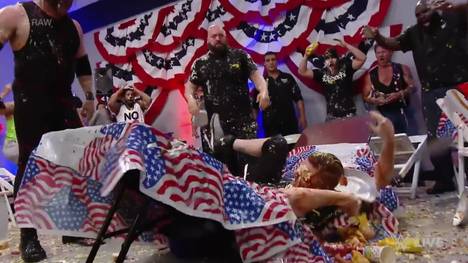  WWE-Stars feiern den amerikanischen Nationalfeiertag mit einer Essensschlacht