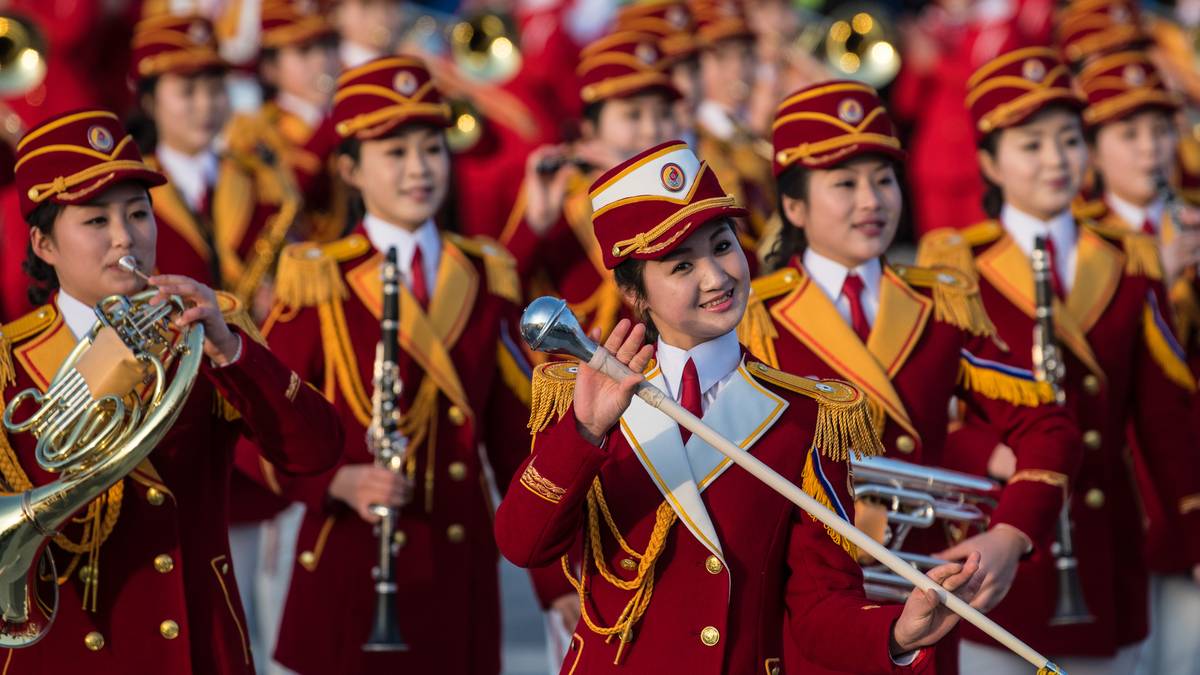 Auch Nordkoreas Musik-Korps scheint eine Frauen-Domäne zu sein. Das Lächeln einer Dame ist einfach viel schöner