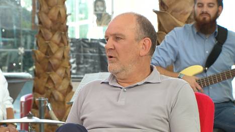 Jörg Schmadtke spricht darüber, wie Ridle Baku die frühzeitige Rückreise aus der Nationalmannschaft verkraftet hat und kritisiert dabei die Entscheidung des Bundestrainers.