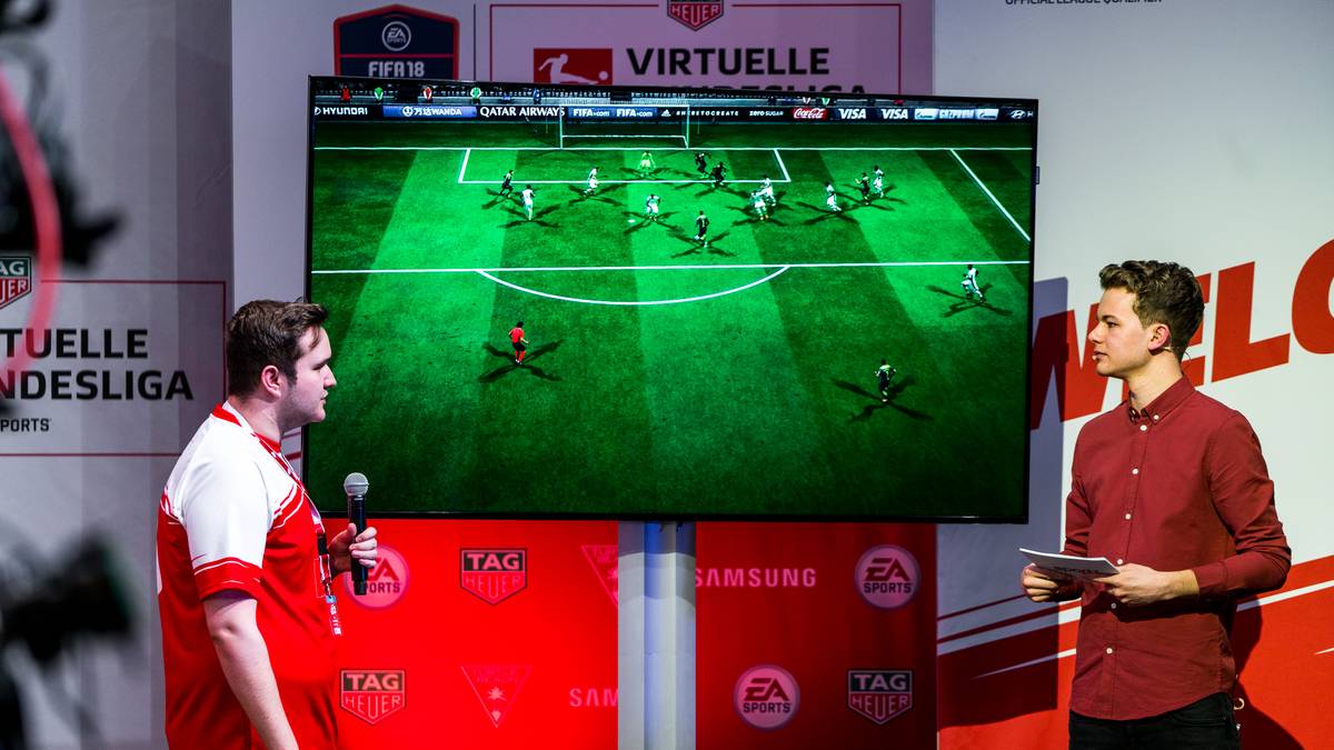 An der Analysetafel gesellte sich mit TheStrxnger auch ein FIFA-Profi zu SPORT1-Experte Hedderich