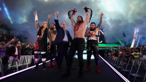 Bei WWE Crown Jewel 2022 reisten Roman Reigns und die Bloodline ohne Sami Zayn an