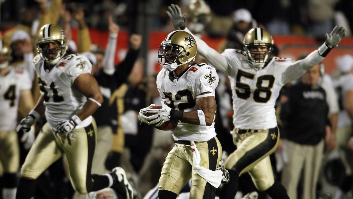 Beim Stand von 17:24 aus Sicht der Colts bekommt Regular-Season-MVP Manning die Chance, das Spiel in die Overtime zu bringen. Doch sein Pass für Receiver Reggie Wayne wird in der Saints-Hälfte von Cornerback Tracy Porter (Bild, #22) abgefangen, der damit bis in die Colts-Endzone läuft - Pick-Six, 31:17, Ballgame!