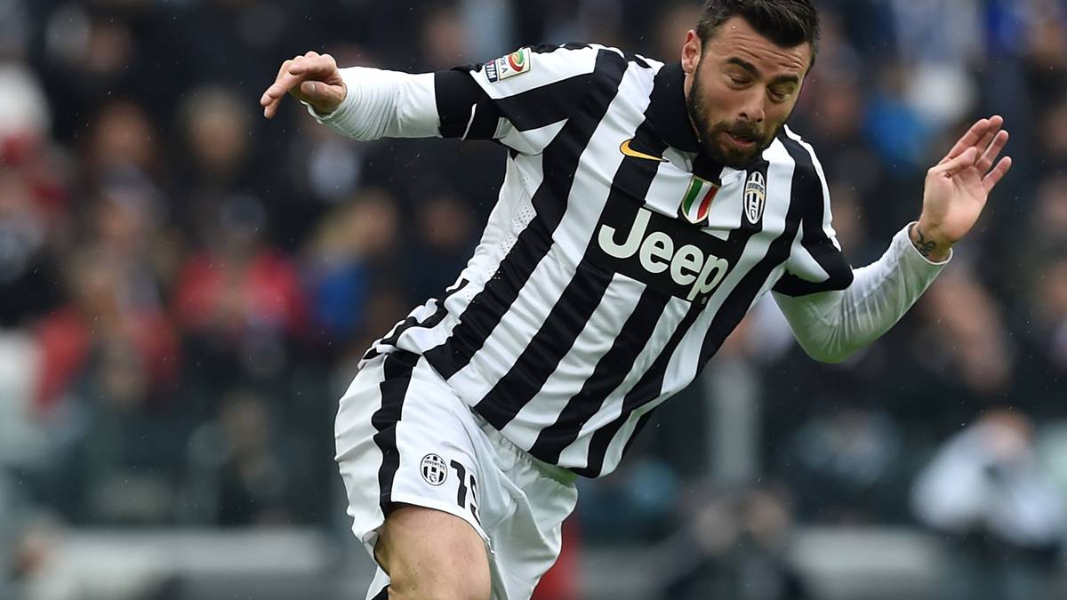 ... Andrea Barzagli bildet er ein sicheres Innenverteidiger-Duo, das neben den Defensivstärken auch im Aufbauspiel seine Stärken hat. Auch wenn der 34 Jahre alte Ex-Wolfsburger nur Ersatz für das Verletzte Abwehr-Herzstück Giorgio Chiellini ist - über die nötige Erfahrung verfügt er allemal