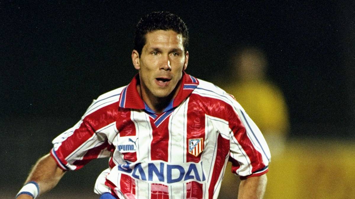Nach 66 Spielen für Sevilla wechselt er 1994 für drei Jahre zu Atletico Madrid und feiert in der Saison 1995/96 seine ersten großen Erfolge. Er gewinnt das Double aus spanischer Meisterschaft und Pokalsieg. Dieser Erfolg war und ist für Atletico Madrid einmalig