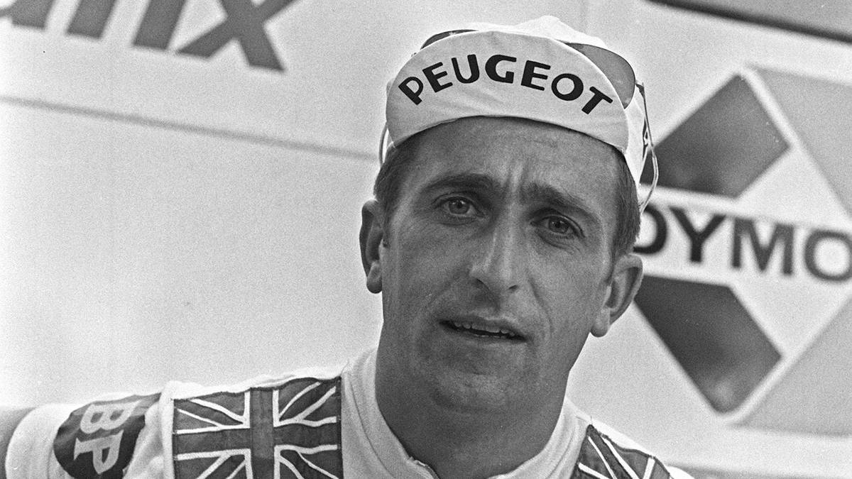 TOM SIMPSON, Großbritannien, gestorben am 13. Juli 1967: Simpson erlitt während der Tour de France 1967 bei der Auffahrt zum Mont Ventoux einen Herzstillstand aufgrund von Überanstrengung, Einnahme von verschiedenen Aufputschmitteln und Dehydrierung