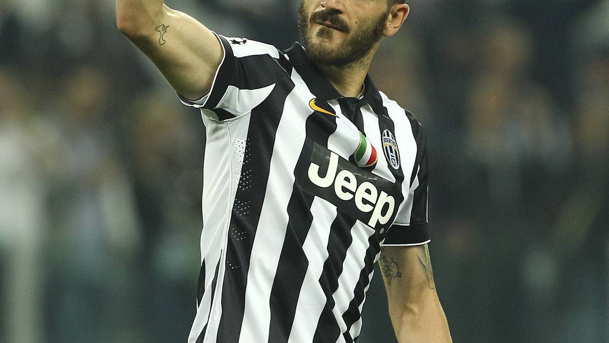 INNENVERTEIDIGUNG: Der Respekt auf Seiten von Leonardo Bonucci ist groß. Schließlich bekommt es der 28-Jährige mit Größen wie Lionel Messi und Neymar zu tun. Doch angst und bange muss ihm nicht sein: In 38 Liga-Partien ließ Juve nur 24 Gegentore zu - das entspricht einem Schnitt von 0,63 pro Partie. Gemeinsam mit ...