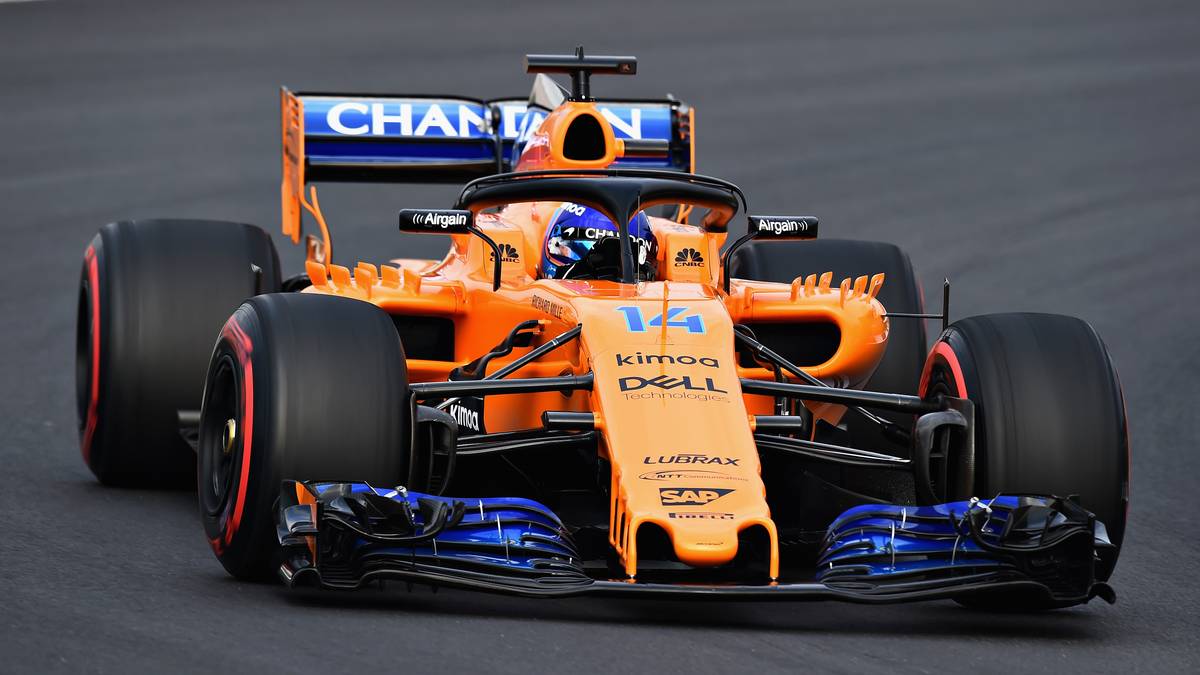 Fernando Alonso (McLaren): "Auf Fotos sieht es so aus, als ob der zentrale Steg im Weg sei. Aber wir schauen nicht vorne auf das Chassis, sondern fahren mit Weitblick. Da stört es nicht. In den Kurven auch nicht. Da schaust du links und rechts vorbei. Die größte Sache ist das Ein- und Aussteigen. Da ist das Platzangebot nicht gerade üppig"
