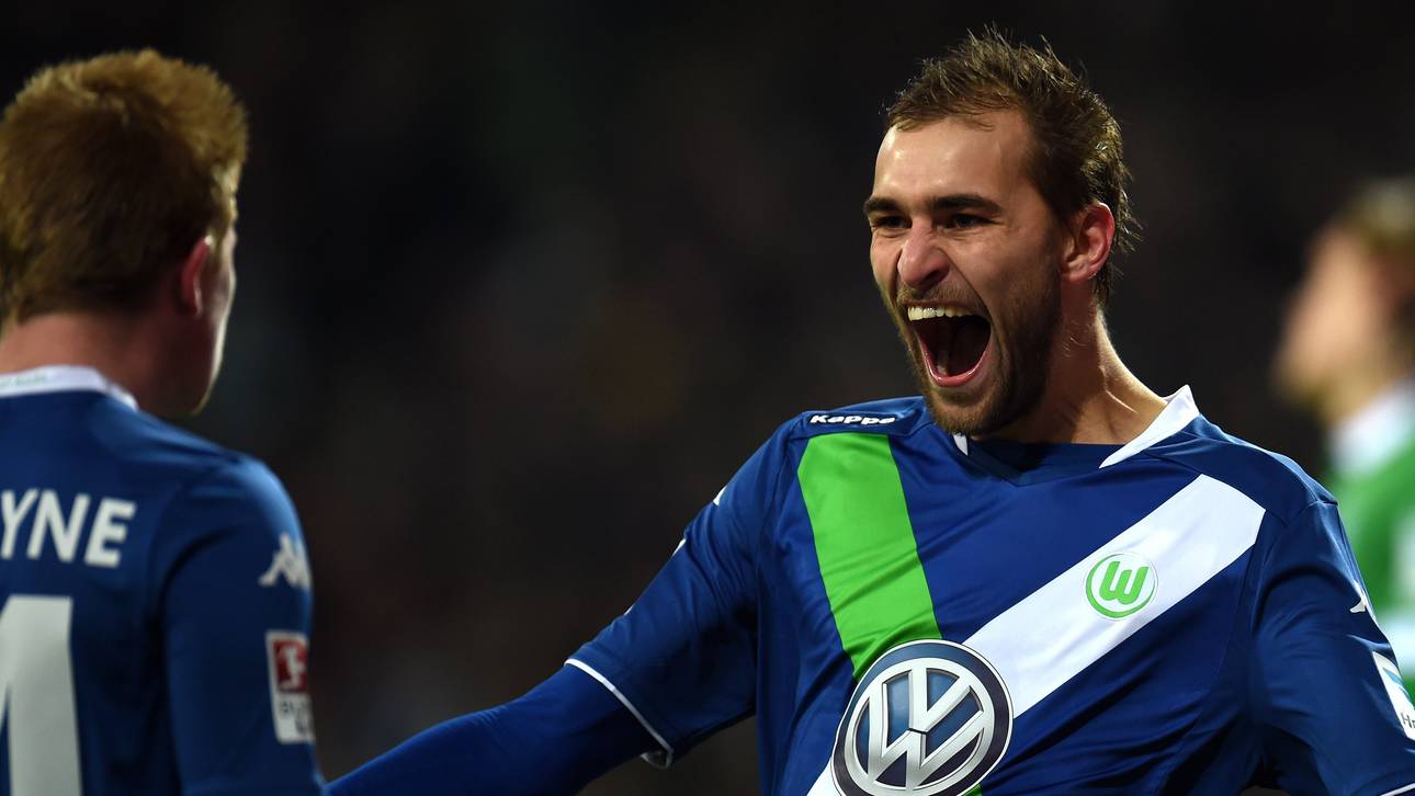 Bas Dost vom VfL Wolfsburg jubelt