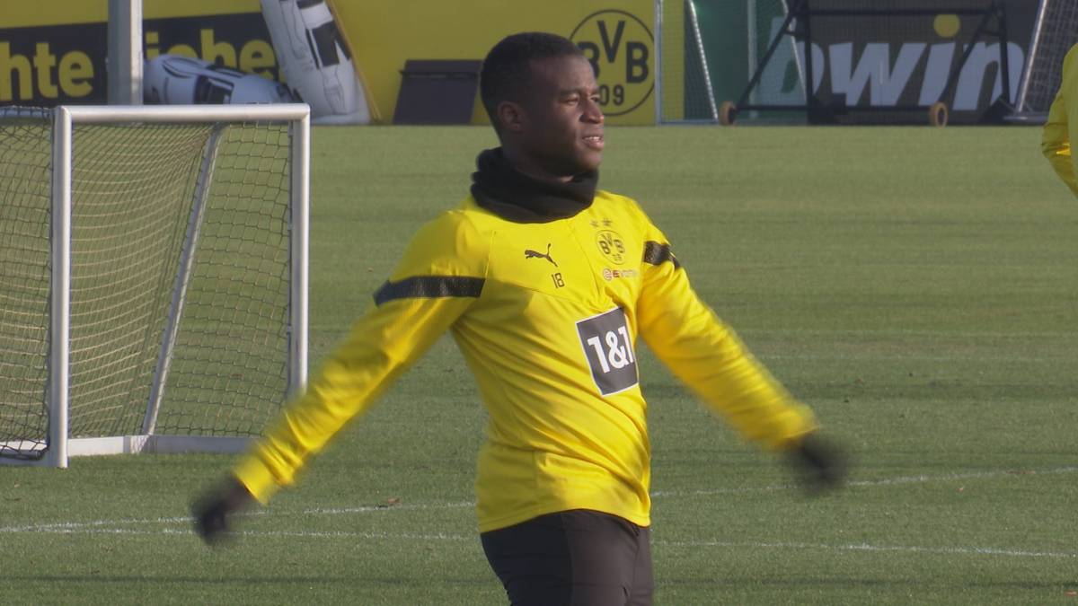 Youssoufa Moukoko wird derzeit von den großen Klubs umworben. The Times berichtet, dass der deutsche Nationalspieler bei gleich drei Giganten aus der Premier League begehrt sein soll.