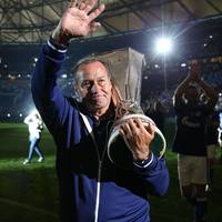 Mit seinem UEFA-Pokal-Sieg hat sich Huub Stevens auf Schalke unsterblich gemacht. Am 21. Mai jährt sich der Finalsieg gegen Inter Mailand zum 26. Mal. SPORT1 erinnert an den famosen Triumphzug unter dem „Knurrer von Kerkrade“.