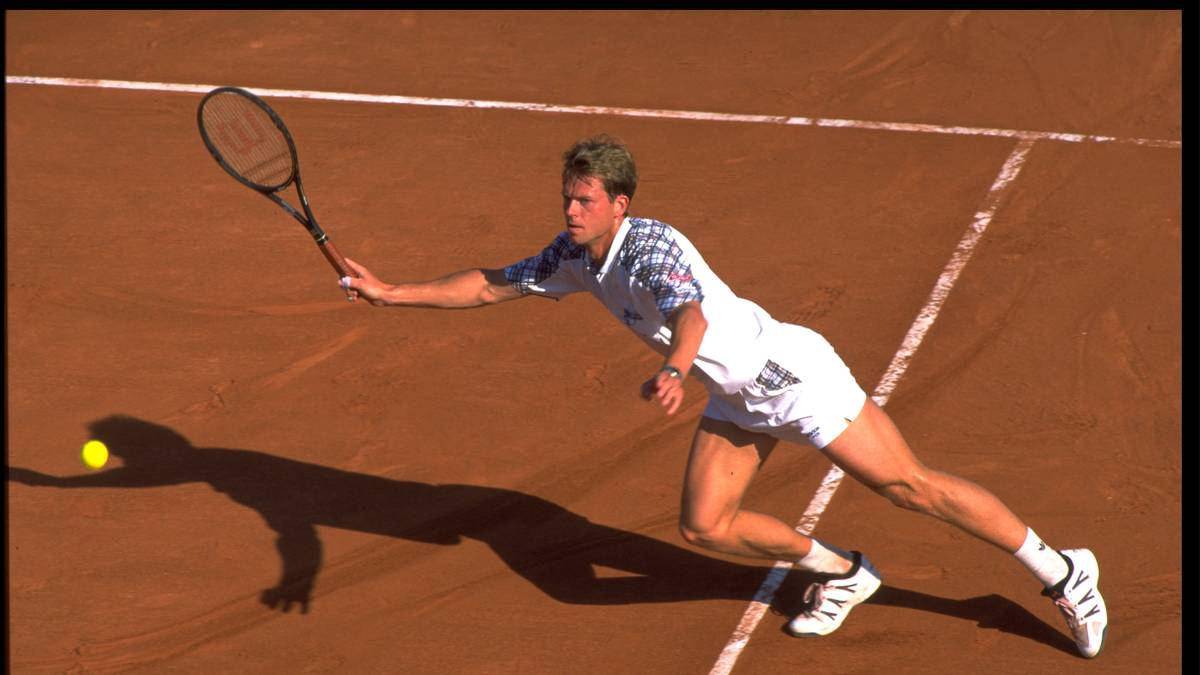 Die Skandinavier treten mit Stefan Edberg und Anders Järryd in ihrer Bestbesetzung an und verlangen dem deutschen Team alles ab
