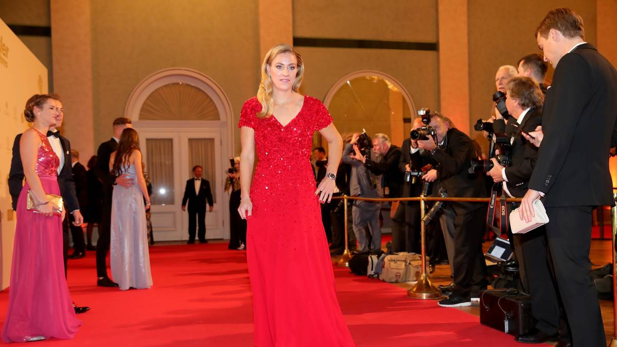 Nach dem Seuchenjahr 2016 hatte sich Kerber eindrucksvoll zurückgemeldet. Mit ihrem Trainer Wim Fissette, vom dem sie sich inzwischen wieder getrennt hat, feierte sie eine Art Wiederauferstehung. Bei den Australian Open scheiterte sie knapp im Halbfinale, bei den French Open erreichte sie das Viertelfinale und das Jahr beendete sie als Nummer 2