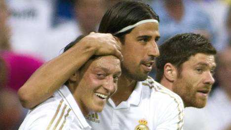 Mesut Özil (v.) spielte bei Real Madrid an der Seite von Sami Khedira