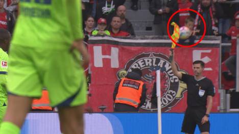 Jeremy Frimpong rettet Bayer Leverkusen einen Punkt gegen Wolfsburg. Mit der letzten Akion vor dem Abpiff gelingt ihm noch einen Treffer der eher unschönen Sorte.
