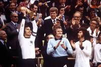 Es war ein Team voller Hochbegabter, doch lange keine Einheit: Die Heim-WM 1974 beginnt mit dem großen Zoff in der deutschen Mannschaft - und endet doch noch mit dem Titel.