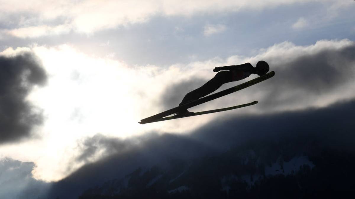 FAZIT: Vor Geiger stand bereits in 37 Jahren mindestens ein Deutscher zur Halbzeit der Vierschanzentournee auf dem Podest. 13 Mal stand am Ende auch der Gesamtsieg zu Buche, sechsmal reichte es nach dem vierten Springen zu Rang zwei und ebenfalls sechsmal zum dritten Platz. In zwölf Fällen wurde das Podest am Schluss doch noch verpasst. Hoffentlich reiht sich Geiger nicht in diese Kategorie ein