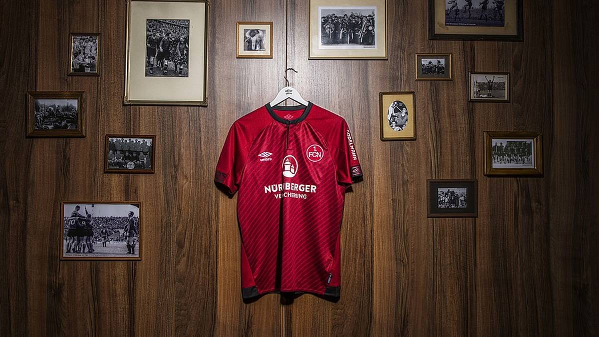 Das traditionell weinrote Trikot des Aufsteigers erhält durch diagonale Streifen allerdings einen dynamischen Look