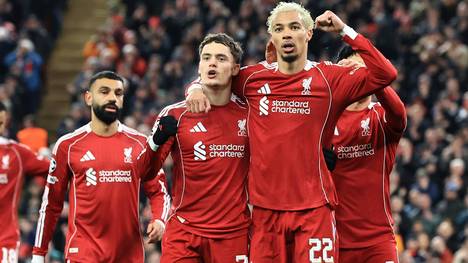 Hugo Ekitiké schwärmt nach dem 6:0 des FC Liverpool gegen Quarabag von Florian Wirtz. 