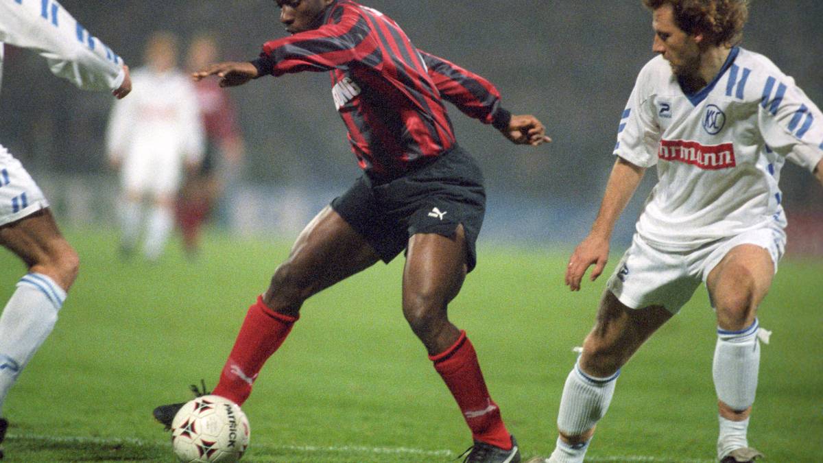 Platz 2: Schuss antäuschen, Haken, Schuss antäuschen, Haken - Jay-Jay-Okocha spielt 1993 die Abwehr des Karlsruher SC schwindlig und lässt am Schluss auch dem jungen Oliver Kahn keine Chance