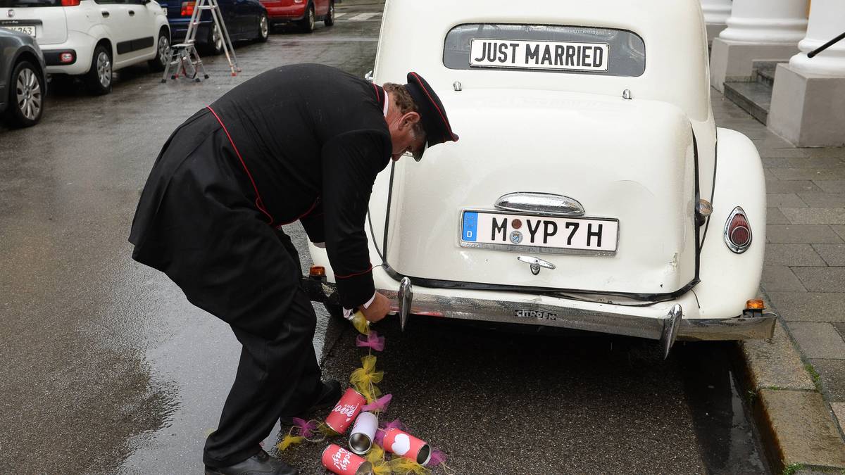 Chauffeur Henderson März bringt aber trotz der Macken die obligatorische Dosen-Kette an