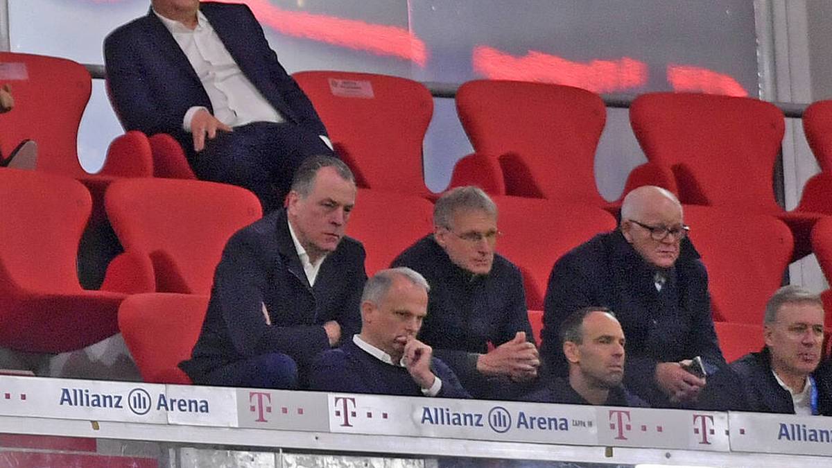 Ex-Schalke-Boss Clemens Tönnies bei Pleite gegen FC Bayern im Stadion