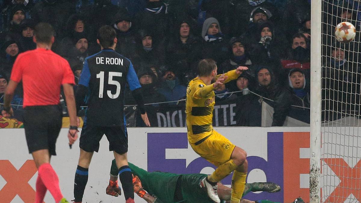 MARCEL SCHMELZER (ab 46.): Rettete mit seinem Jokertor, seinem ersten für den BVB überhaupt, das Achtelfinal-Ticket (83.). Wurde nach 64 Tagen Verletzungspause zur Halbzeit eingewechselt, stabilisierte den linken Flügel und schaltete sich immer wieder gefährlich in die Offensive ein. Der Lohn: Sein Abstauber in Torjägermanier - SPORT1-Note: 1,5