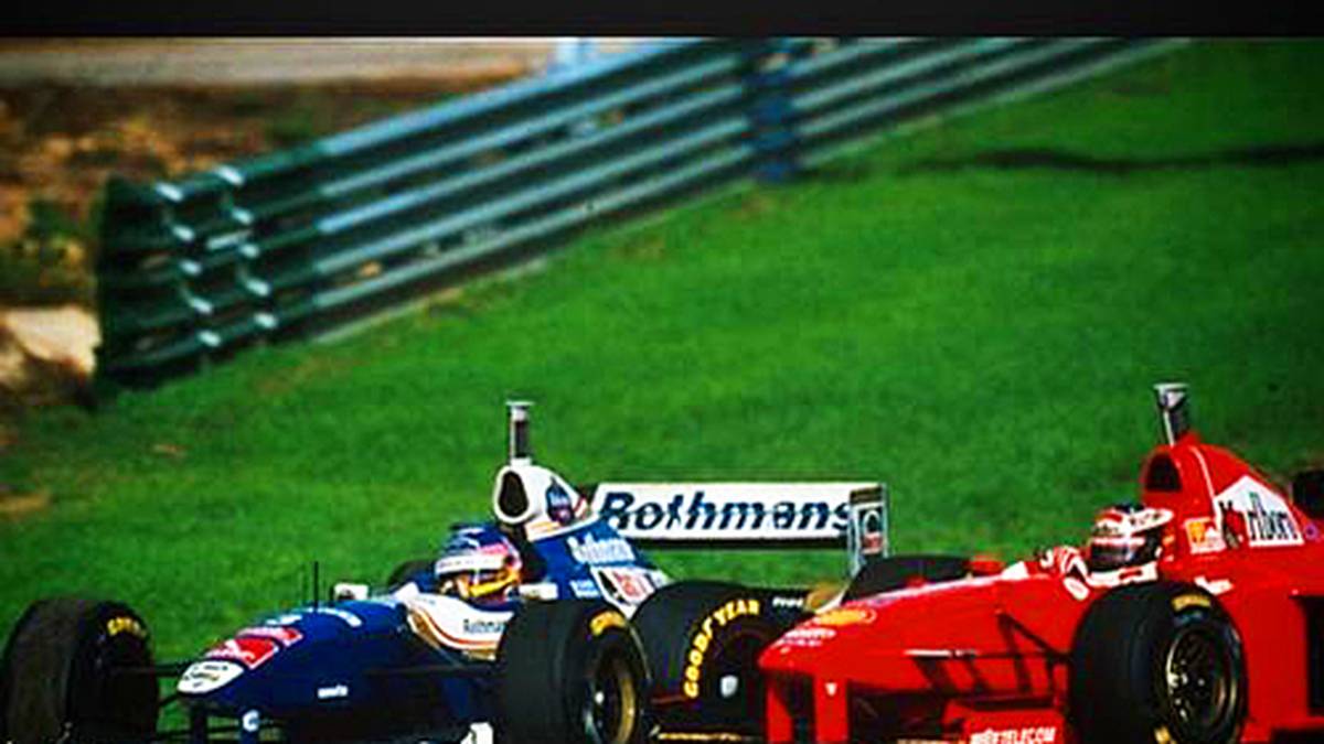 KONTROVERSEN - SCHUMACHER: Durchweg begleiten ihn Kontroversen und immer wieder wurde ihm sogar vorgeworfen, mit unfairen Tricks zu arbeiten. Als Beispiele hierfür wurden seine Unfälle mit Hill, Villeneuve und sein Parkmanöver in Monaco aufgeführt. Seine aggressive Fahrweise stand genau wie seine Unnahbarkeit oft in der Kritik