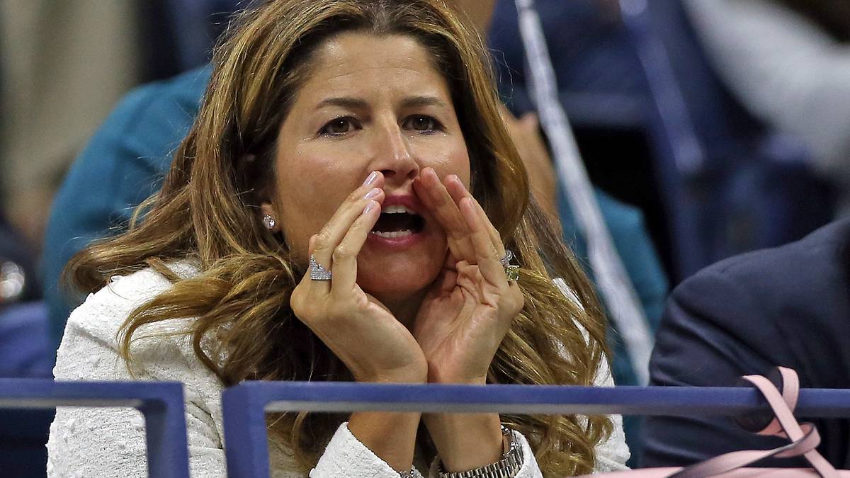 Die ehemalige Tennisspielerin Mirka und Roger, seit April 2009 verheiratet, haben Zwillingtöchter und Zwillingssöhne - dennoch feuert die Vierfach-Mama den 17-maligen Grand-Slam-Turniersieger oft und laut an