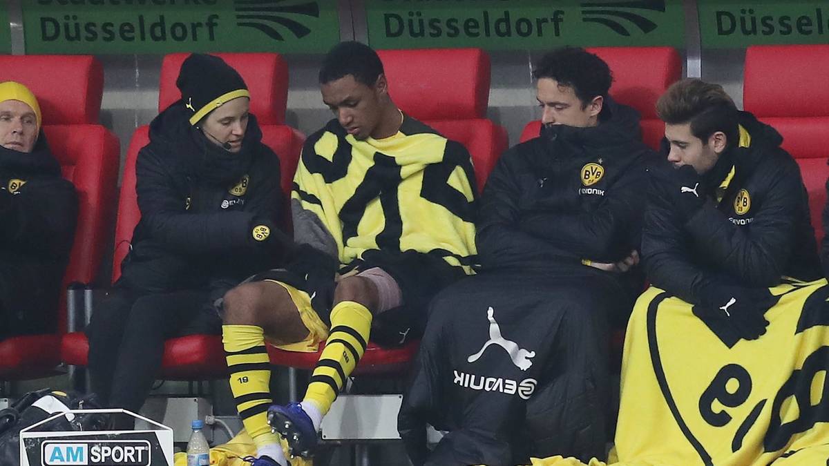 Wegen anhaltender Hüftprobleme hatte Manuel Akanji die Reise nach Marbella gar nicht erst angetreten. Dem 23 Jahre alten Abwehrchef droht eine Operation und eine lange Zwangspause. Was bedeutet könnte, dass der BVB unerwartet doch noch mal auf dem Transfermarkt aktiv wird