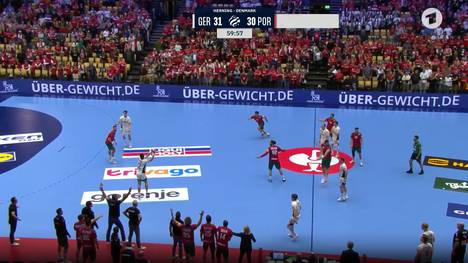 Die deutschen Handballer feiern einen perfekten Start in die EM-Hauptrunde. Gegen Dänen-Schreck Portugal gelingt ein knapper Erfolg, der die Halbfinal-Hoffnung nährt.