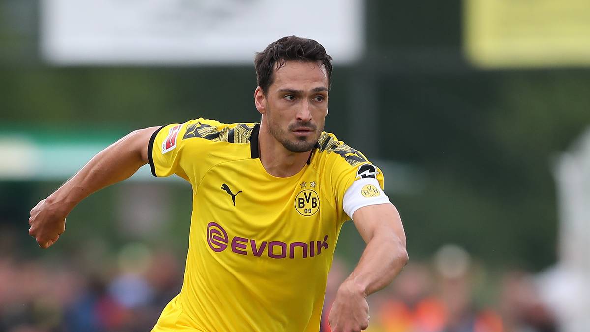 PLATZ 2 - BORUSSIA DORTMUND: Der aufgefrischte Vertrag mit dem alten und neuen Ausrüster Puma spült dem BVB ab der Saison 2020/21 bis 2030 jährlich 30 Millionen Euro in die Kassen. Das ist dreimal so viel wie bisher - derzeit kassiert Dortmund noch zehn Millionen Euro pro Jahr