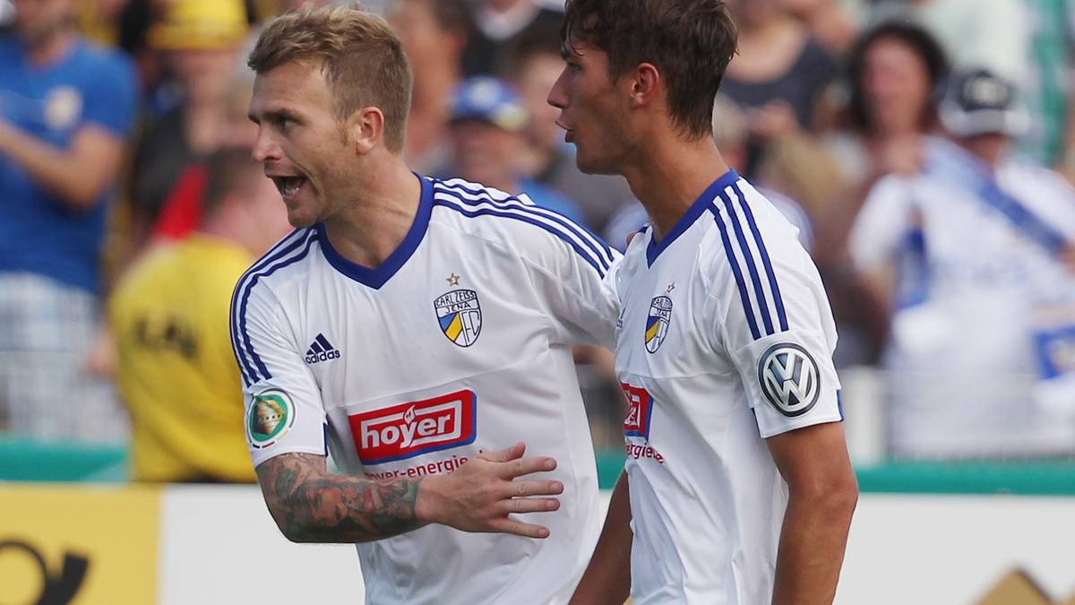 Johannes Pieles (r.) erzielt den entscheidenden Treffer zum 3:2 nach Verlängerung. Ob Jena auch gegen die Bayern wieder so aufdrehen kann?