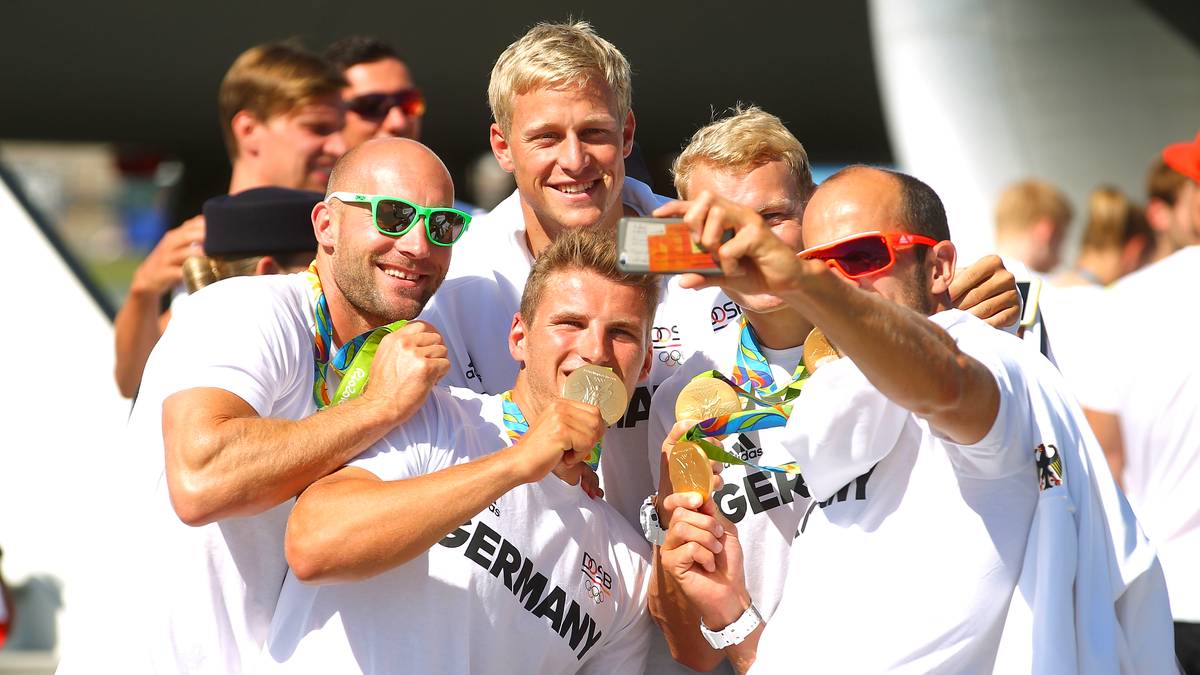 Jede Menge Gold haben die Kanuten aus Brasilien mitgebracht: Ronald Rauhe, Tom Liebscher, Max Rendschmidt, Marcus Groß und Max Hoff zeigen ihres stolz vor