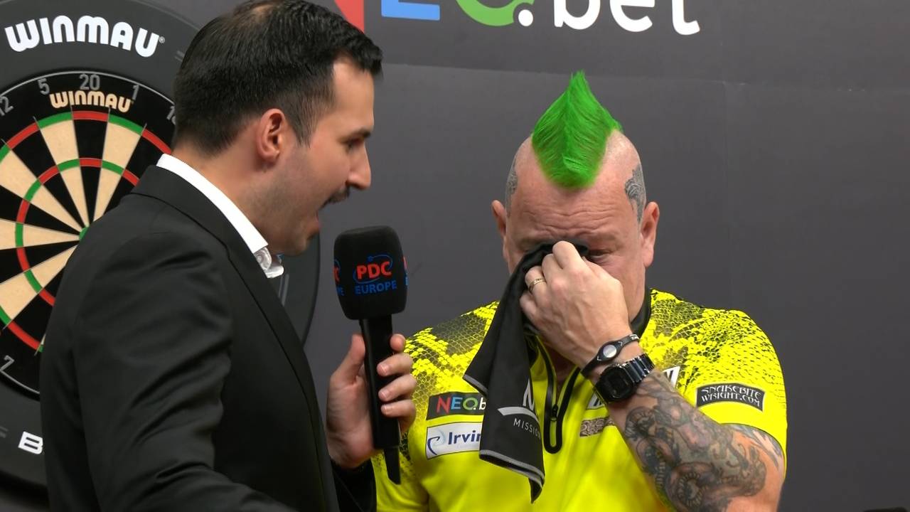 German Darts Champion­ship: Peter Wright nach seinem Sieg gegen MvG emotional