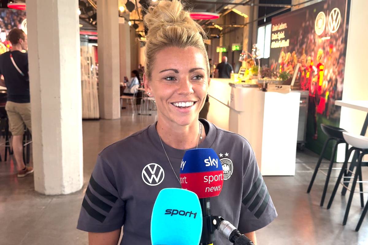 Nach dem Ausfall von DFB-Kapitänin Giulia Gwinn muss es bei den DFB-Frauen weiter gehen. Linda Dallmann und Sarai Linder sprechen über die Stimmung im Team und die beiden Ersatz-Kapitäninnen. 