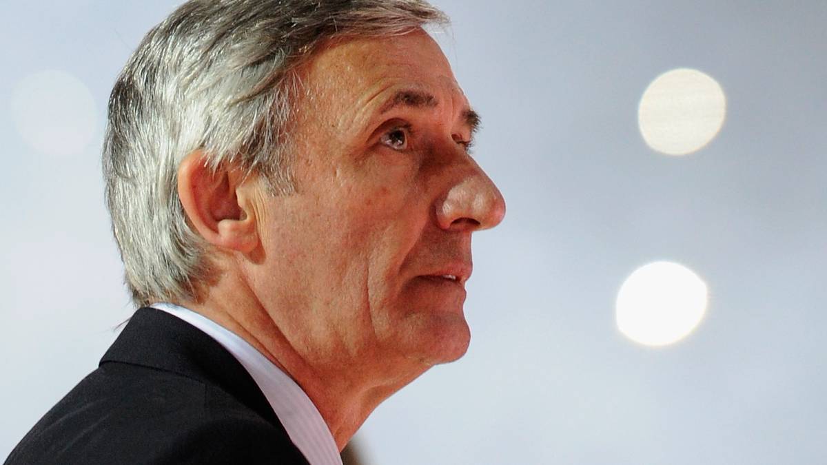 Doch statt seinen Vertrag zu verlängern, heuert Pesic im November 2012 beim FC Bayern München an. Mit seiner Verpflichtung zeigt der FCB, welche Ambitionen er hat