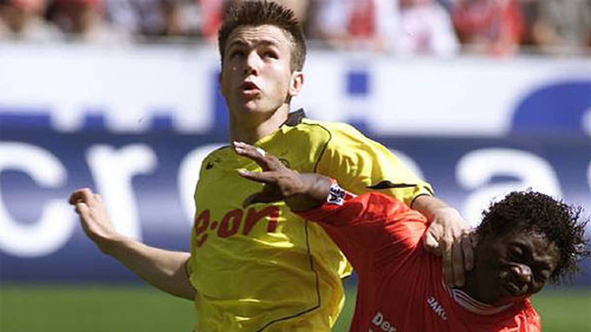 PLATZ 15 - MARC-ANDRÉ KRUSKA: Dortmund vertraut der Jugend. Kruska (l.) ist einer von sechs Spielern in den Top 20, der beim BVB seine Premiere feiert. In der Saison 2004/2005 läuft er mit 17 Jahren, 4 Monaten und 15 Tagen zum ersten Mal in der Bundesliga auf