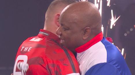 Nathan Aspinall gewinnt in der zweiten Runde gegen den US-Amerikaner Leonard Gates und zieht souverän in die dritte Runde ein.