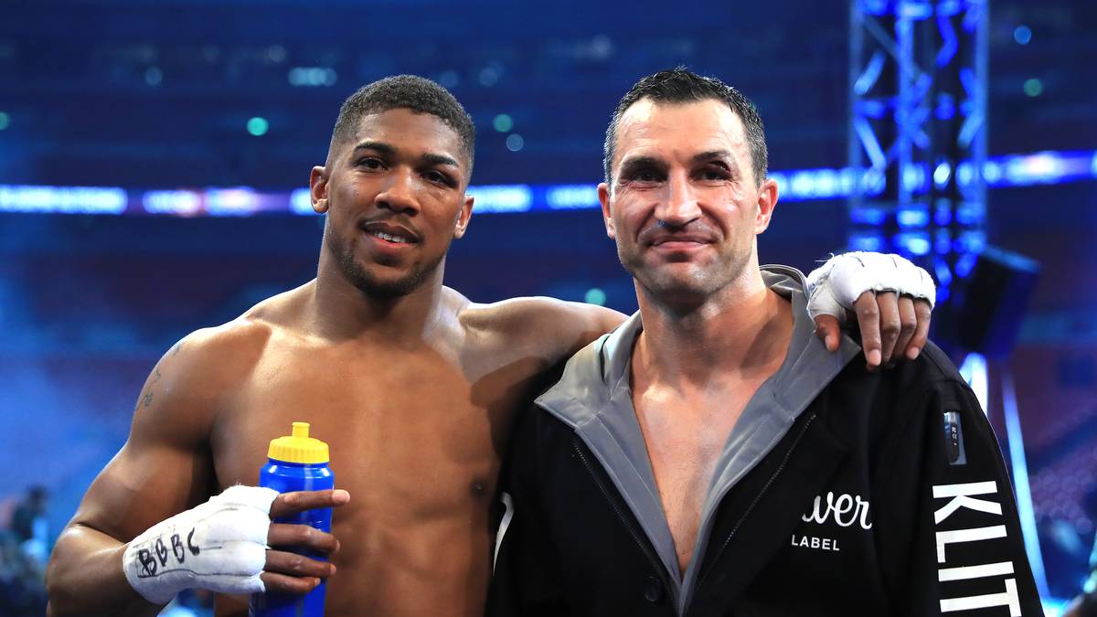 Joshua zollt dem Ex-Weltmeister nach dem Kampf seinen Respekt. Auch Klitschko spricht von einem "Kampf zweier Gentlemen"