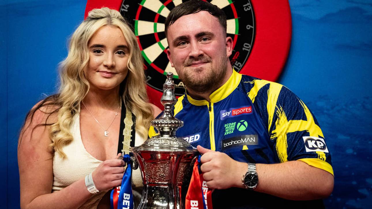 Luke Littler und Freundin Faith Millar nach dem Gewinn des World Matchplay