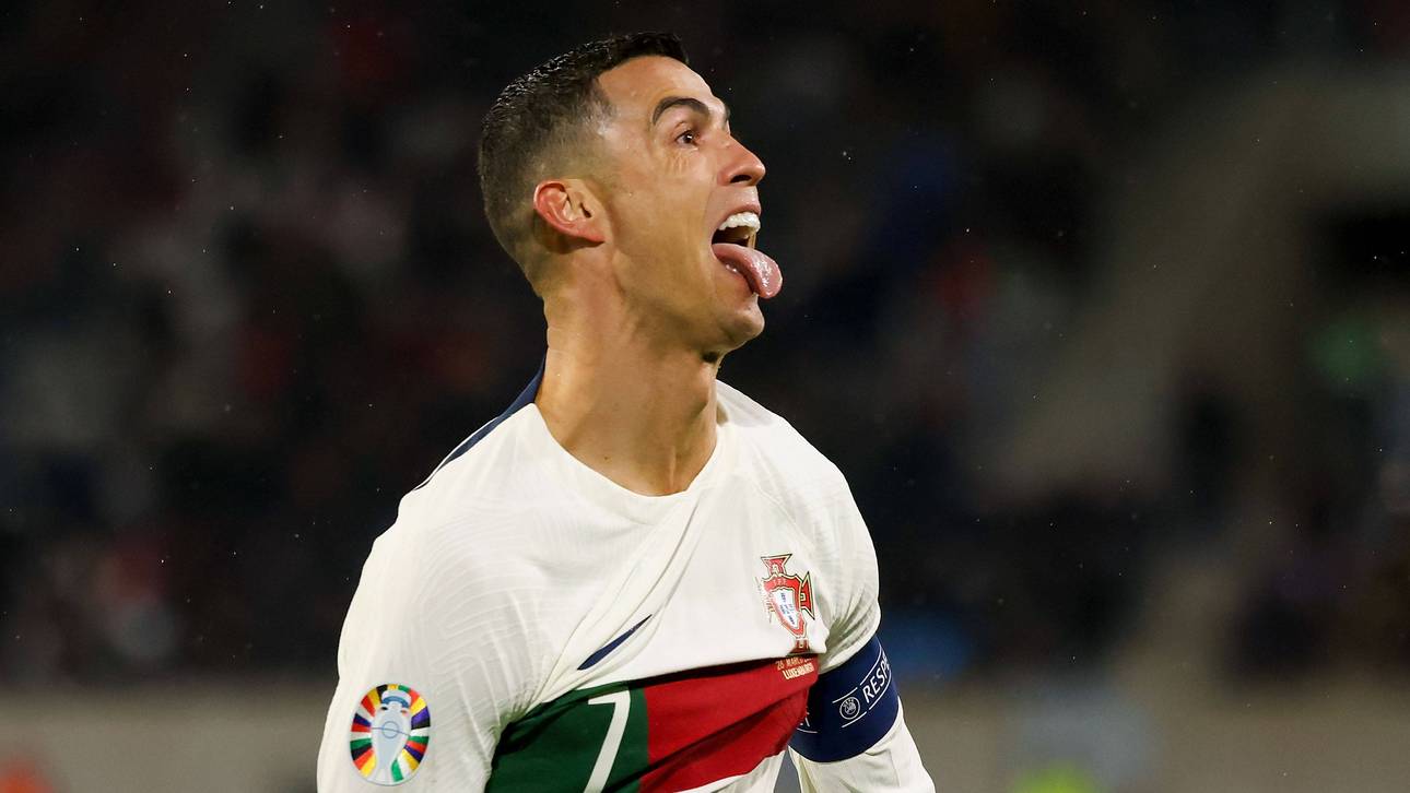 Ronaldo sauniert mit lackierten Nägeln
