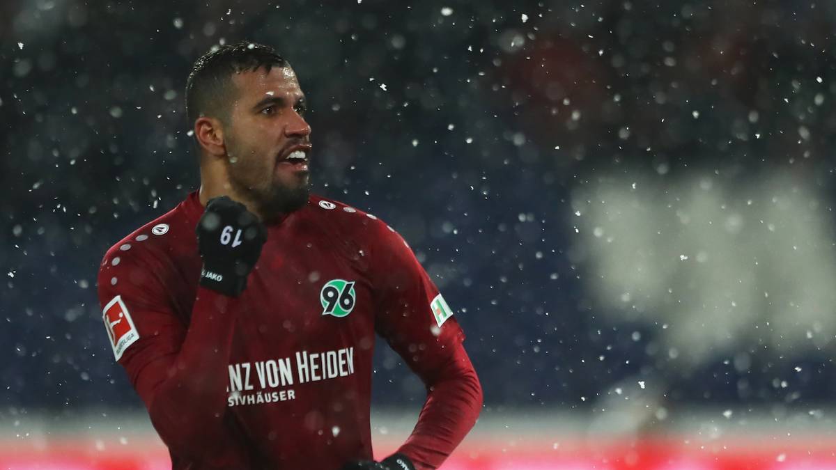 Hannover kommt in der zweiten Hälfte mit den Verhältnissen zunächst besser zurecht