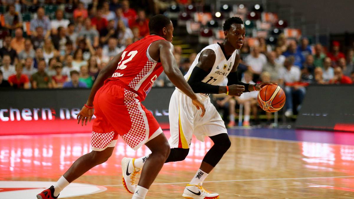 Dennis Schröder (Atlanta Hawks/USA, 188 cm, Point Guard, 15.09.1993, 16 Länderspiele): Der Shooting-Star der Atlanta Hawks ist der neue Boss. Schröder spielt in seinem zweiten NBA-Jahr stark, doch seine Defizite sind nach wie vor unübersehbar. Der Dreier ist nicht sicher, die Entscheidungen - natürlich auch altersbedingt - sind noch nicht optimal. Gerade im DBB-Team dribbelt er phasenweise ein Loch ins Parkett, dadurch wird das Spiel der Deutschen zu statisch. Großes Plus: Schnelligkeit bis zum Abwinken, ein sicherer Korbleger mit beiden Händen und harte Verteidigung