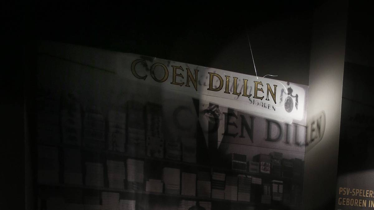 Eredivisie (Niederlande): COEN DILLEN wird den wenigsten etwas sagen, dafür spricht seine Tor-Statistik Bände. 1956/57 traf er für Eindhoven 43 Mal – insgesamt brachte der Niederländer das Runde in 328 Partien für PSV 287 Mal im Eckigen unter