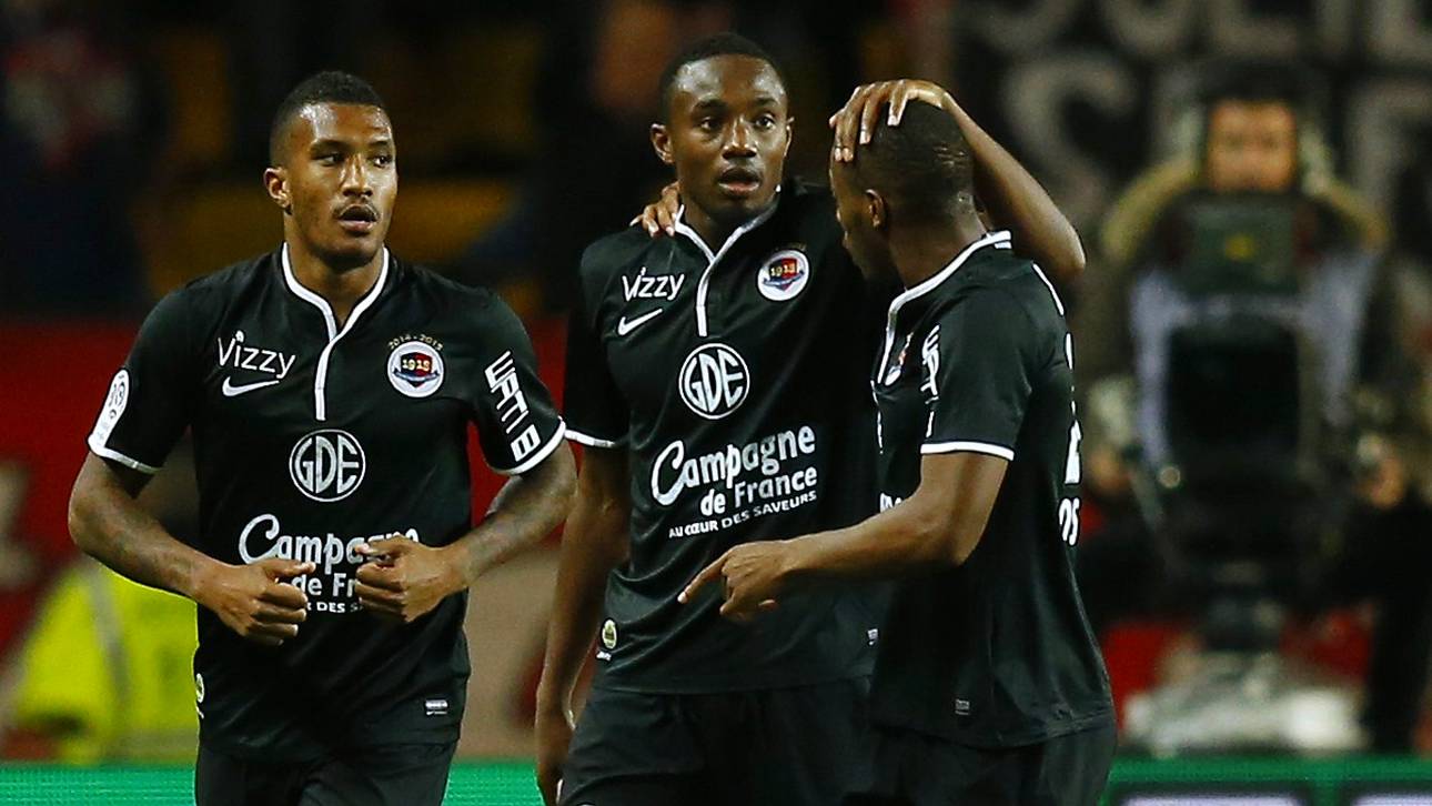 Eklat in Türkei: Fan wirft Spieler ab